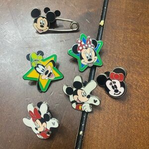 6 Disney Trading Pins